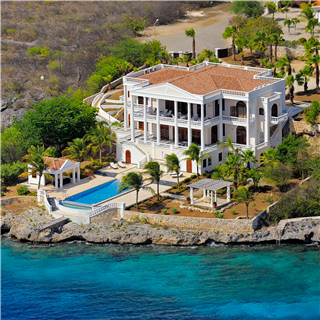 5 Bedroom Luxury Waterfront Home for Sale
